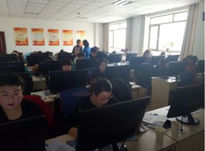 西街街道小寺庙社区劳动保障专干参加业务培训，提升服务水平